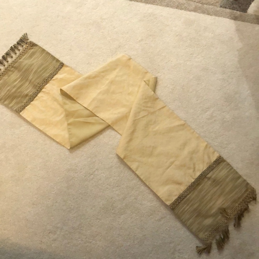 Table runner - Picture 7 of 7